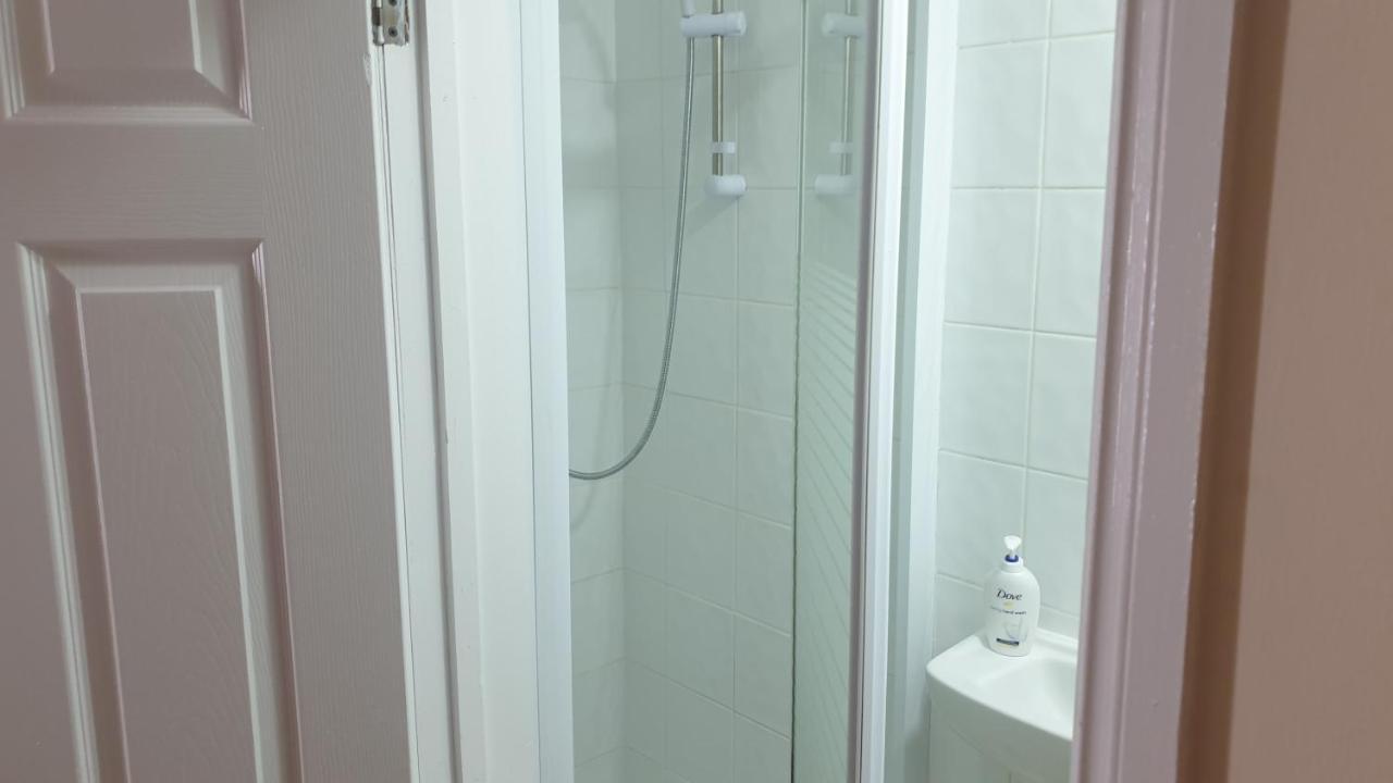Guess Bungalow Wembley Apartment London Ngoại thất bức ảnh