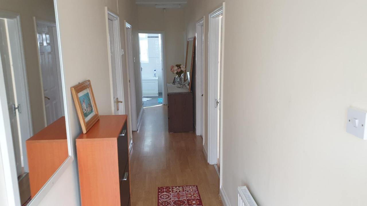 Guess Bungalow Wembley Apartment London Ngoại thất bức ảnh