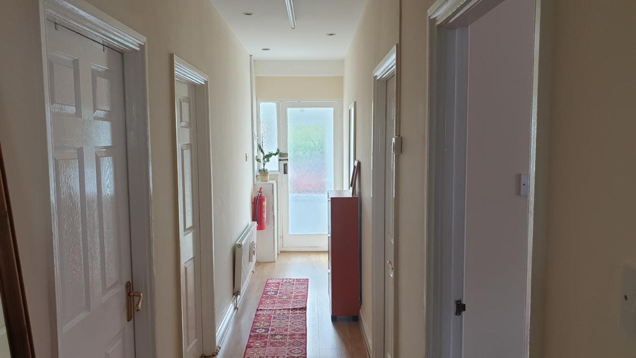 Guess Bungalow Wembley Apartment London Ngoại thất bức ảnh