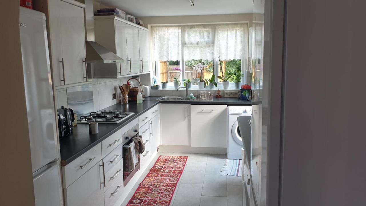 Guess Bungalow Wembley Apartment London Ngoại thất bức ảnh