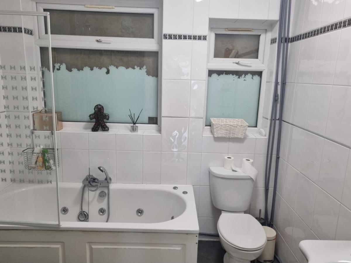 Guess Bungalow Wembley Apartment London Ngoại thất bức ảnh